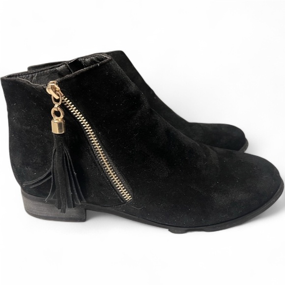 Journee Collection Trista Black Faux Suede Booties w/ Gold Zippers Tassels Sz 10 - Picture 1 of 4